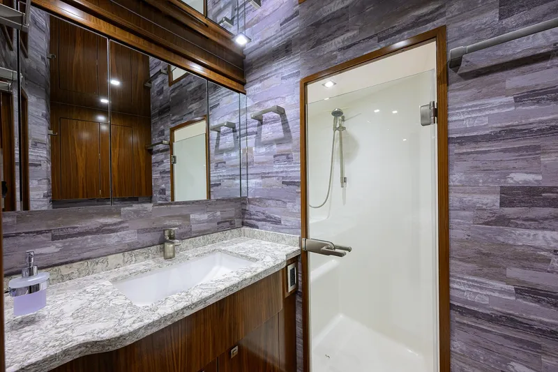 Lamplighter Yacht Photos Pics Viking 80 LAMPLIGHTER -  Forward Starboard Guest Head