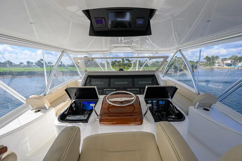 Lamplighter Yacht Photos Pics Viking 80 LAMPLIGHTER -  Flybridge Helm Station