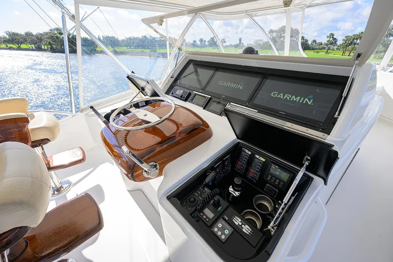 Lamplighter Yacht Photos Pics Viking 80 LAMPLIGHTER -  Flybridge Helm Station