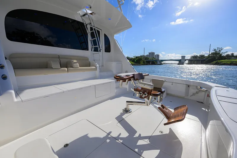 Lamplighter Yacht Photos Pics Viking 80 LAMPLIGHTER - Cockpit & Fighting Chair