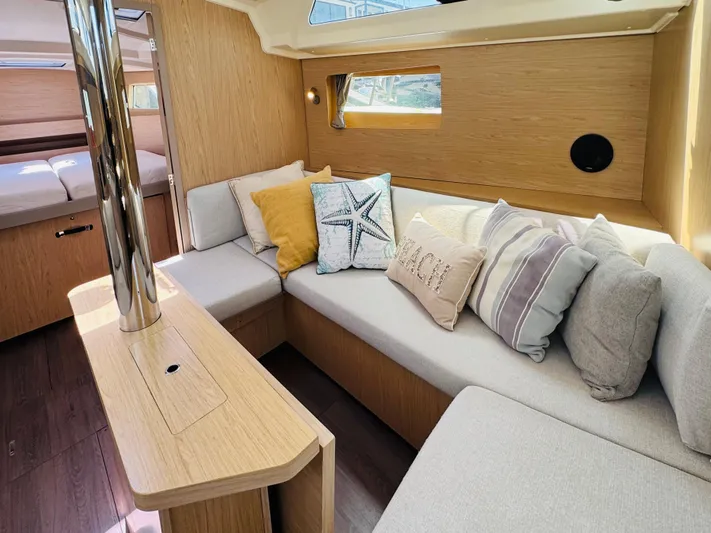 Happy Hour Yacht Photos Pics Interior of 2020 Beneteau Oceanis 41.1 yacht with cozy seating and decorative pillows.