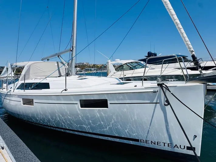 Happy Hour Yacht Photos Pics 