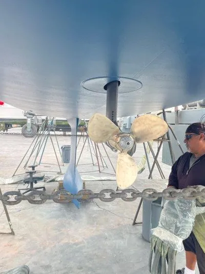 Happy Hour Yacht Photos Pics Beneteau Oceanis 41.1 sailboat propeller and keel, 2020 model, in dry dock.