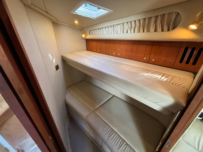 Dragon Fly Yacht Photos Pics Guest Stateroom Bunkhouse