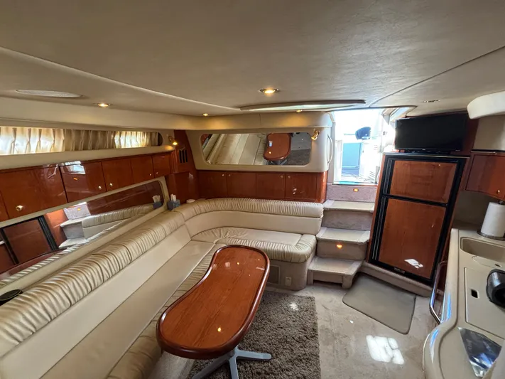 Dragon Fly Yacht Photos Pics Salon looking aft