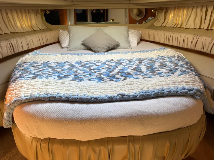 Dragon Fly Yacht Photos Pics Owners Stateroom/Island Queen