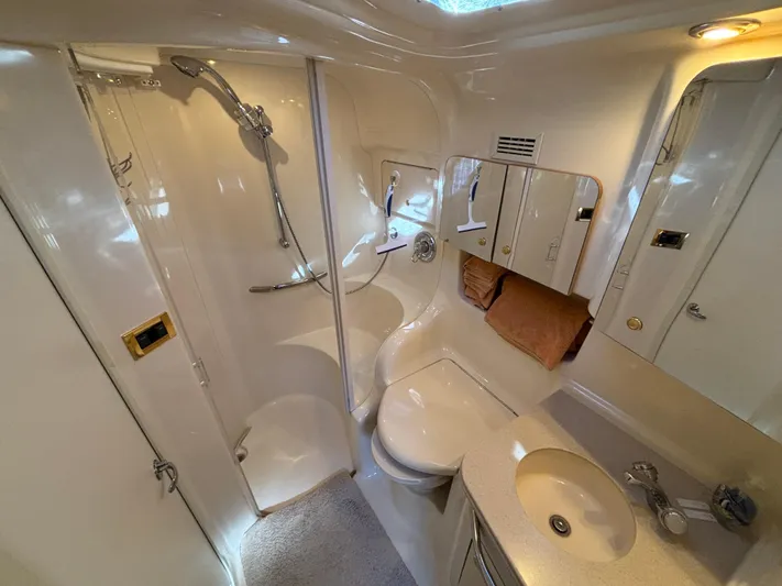 Dragon Fly Yacht Photos Pics Head Compartment w/Shower Stall
