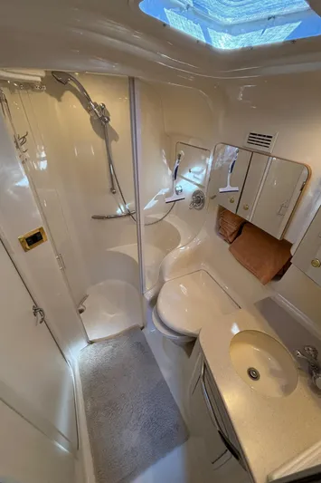 Dragon Fly Yacht Photos Pics Head Compartment