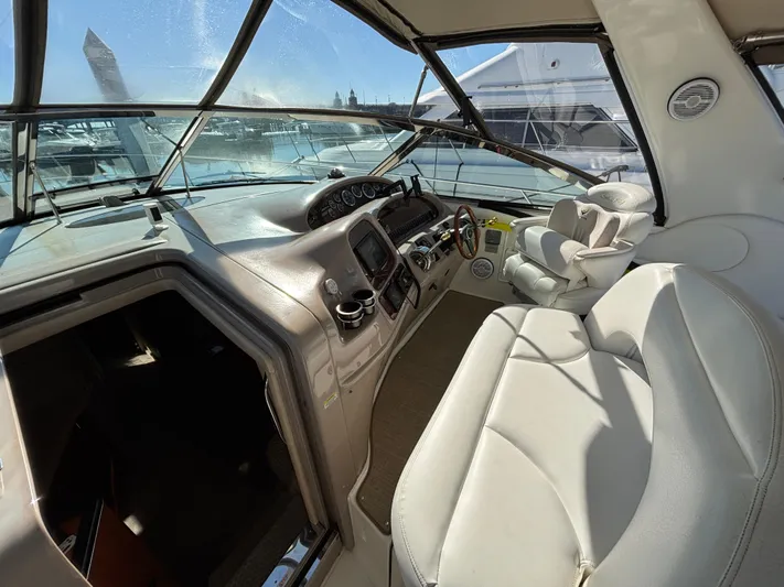 Dragon Fly Yacht Photos Pics Companion Seat/Captains Chair w/bolster