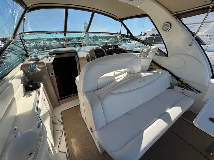 Dragon Fly Yacht Photos Pics Cockpit Seating/Converts to Sunpad