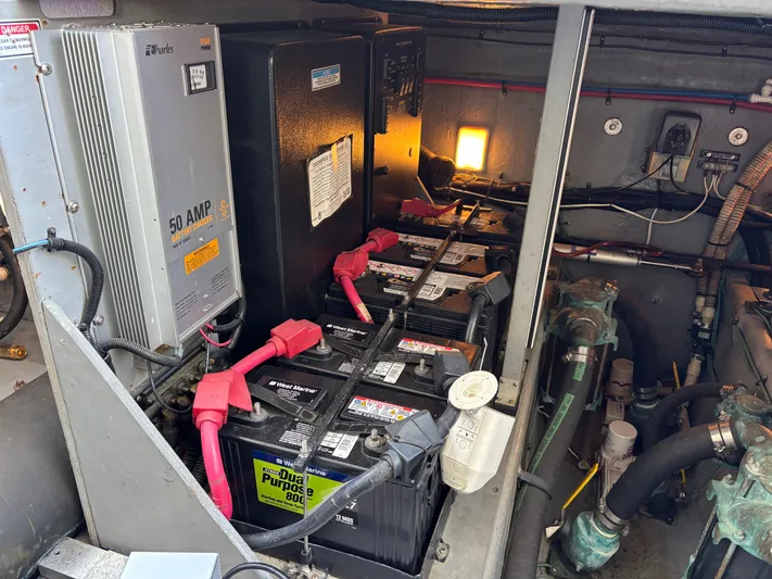 Dragon Fly Yacht Photos Pics Battery Banks/Charger