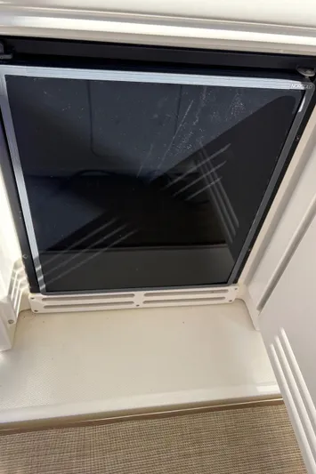 Dragon Fly Yacht Photos Pics Wet Bar Refrigerator