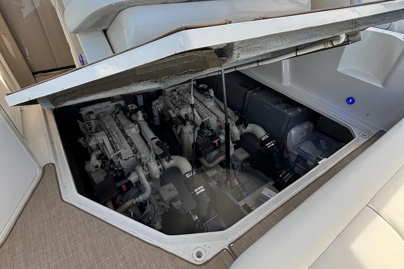 Dragon Fly Yacht Photos Pics Engine Hatch raises electrically