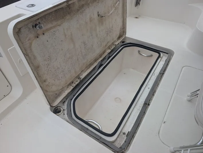  Yacht Photos Pics Open storage compartment on 2005 Silverton 34 Convertible boat deck.