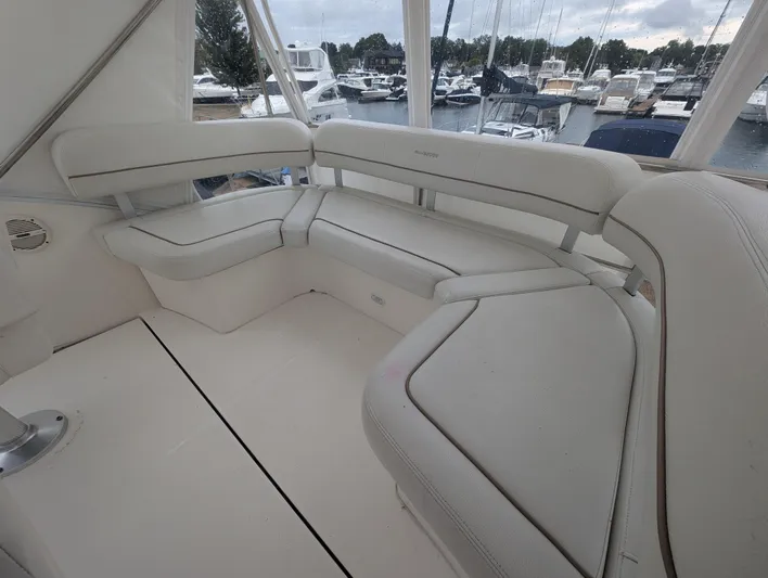  Yacht Photos Pics 2005 Silverton 34 Convertible yacht interior with white seating at marina.