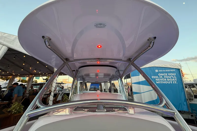  Yacht Photos Pics 2026 Mag Bay 38 CC boat with sleek design and modern features at a boat show.