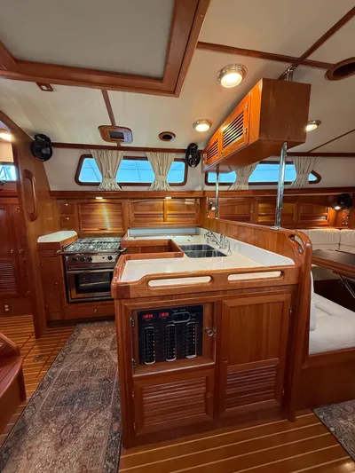 Miss T Yacht Photos Pics 