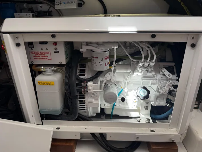 Miss T Yacht Photos Pics 