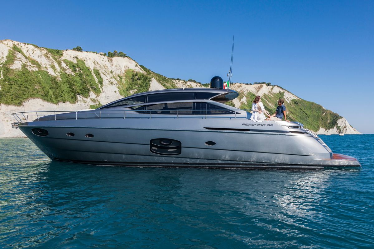 2016 Pershing 62