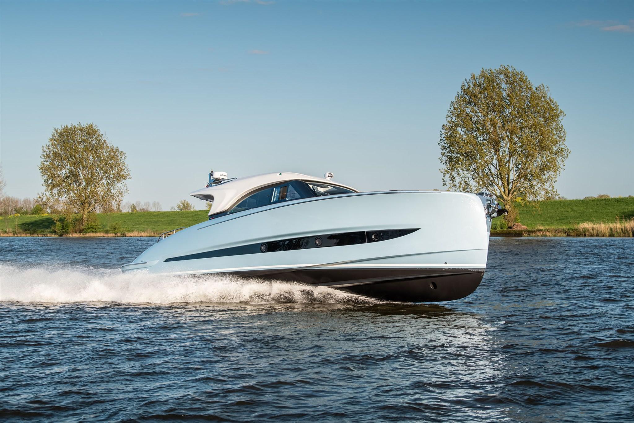 2024 Solaris Power 48 Lobster