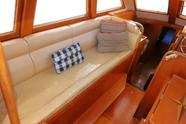 Peregrine Yacht Photos Pics Interior of 2002 Tayana 460 Vancouver Pilothouse with cushioned seating and decorative pillows.