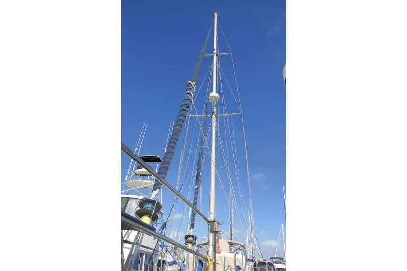 Peregrine Yacht Photos Pics Mast of 2002 Tayana 460 Vancouver Pilothouse sailboat against clear blue sky.