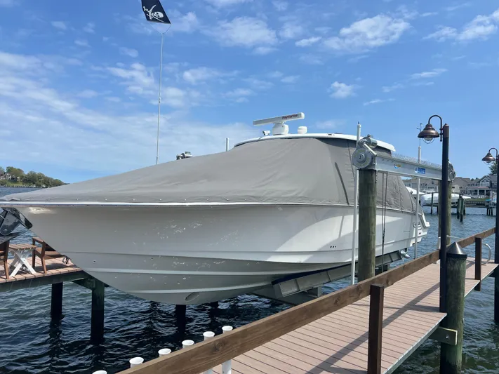 35 Realm Yacht Photos Pics 