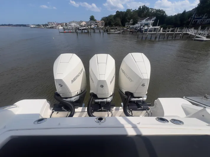 35 Realm Yacht Photos Pics 