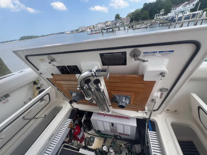 35 Realm Yacht Photos Pics 