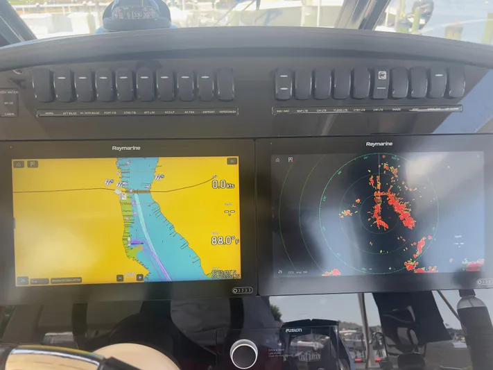 35 Realm Yacht Photos Pics 