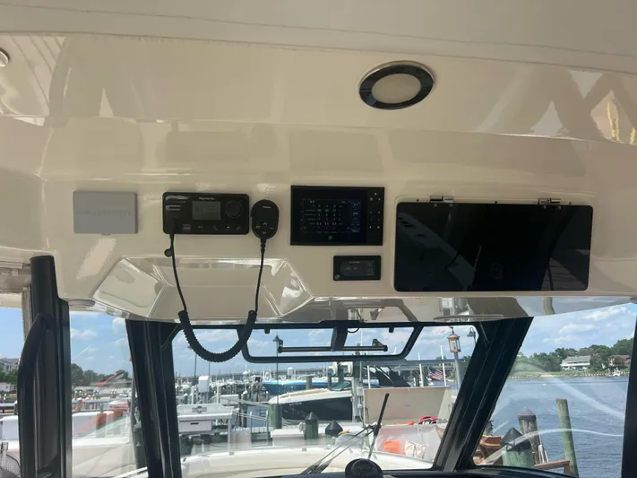 35 Realm Yacht Photos Pics 