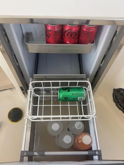 35 Realm Yacht Photos Pics 