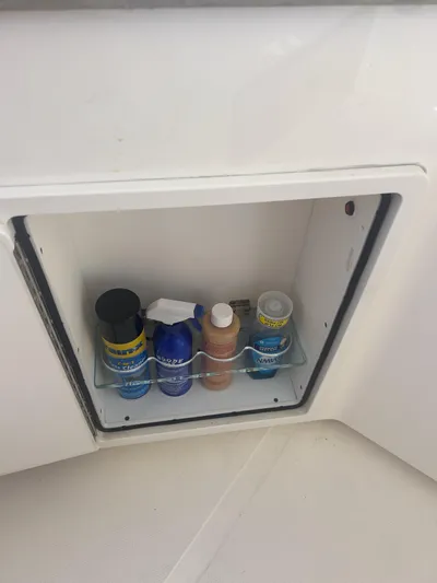 35 Realm Yacht Photos Pics 