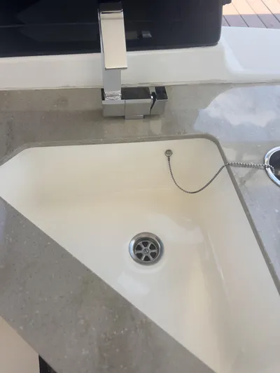 35 Realm Yacht Photos Pics 