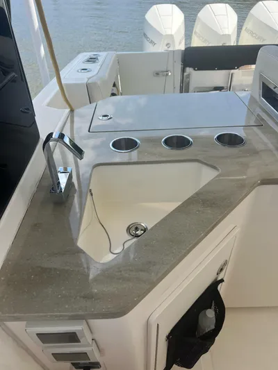 35 Realm Yacht Photos Pics 