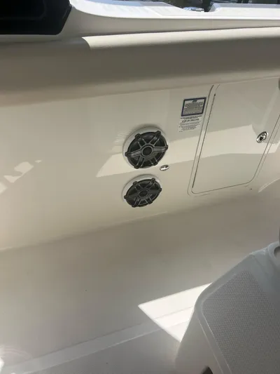 35 Realm Yacht Photos Pics 