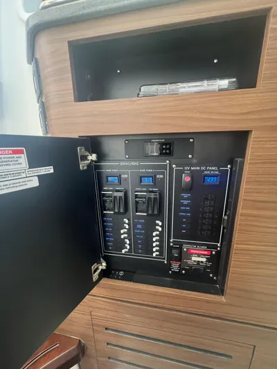 35 Realm Yacht Photos Pics 