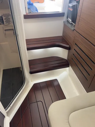 35 Realm Yacht Photos Pics 