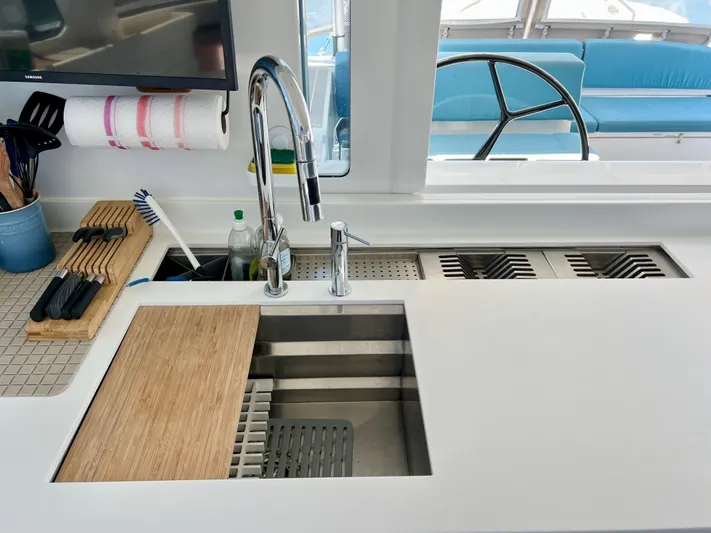 Silver Chain Yacht Photos Pics 