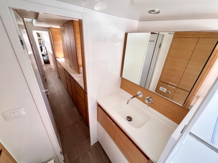 Silver Chain Yacht Photos Pics 