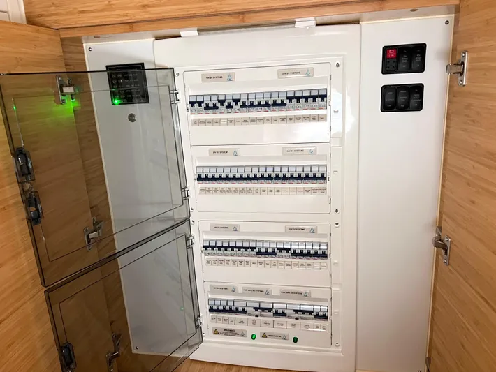 Silver Chain Yacht Photos Pics 