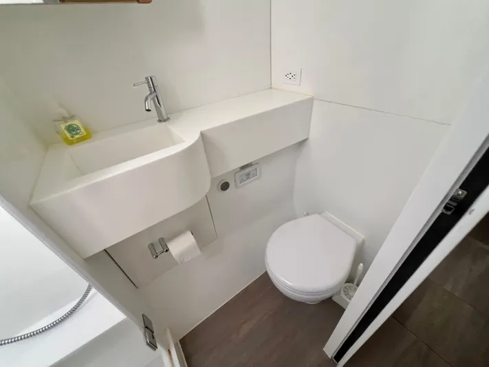 Silver Chain Yacht Photos Pics 