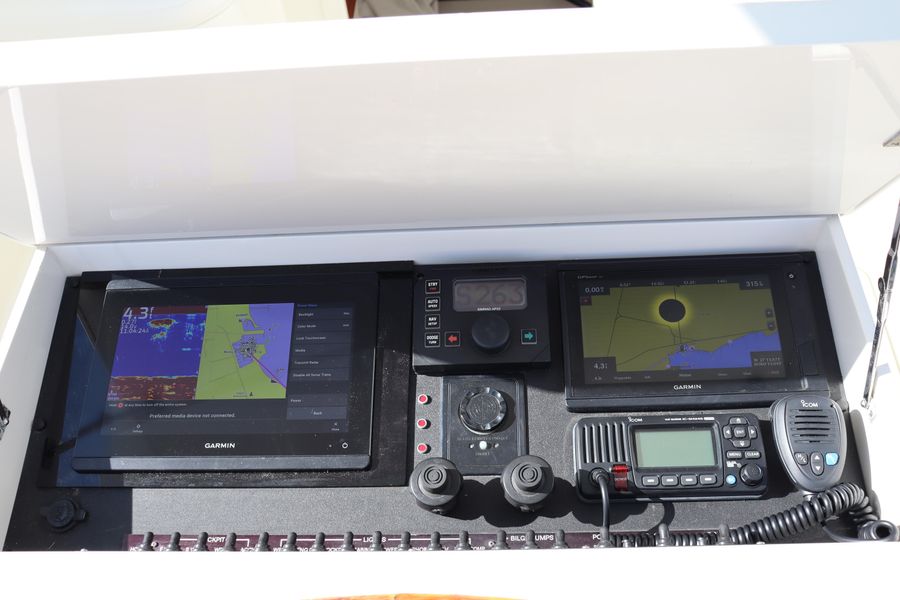 2003 Gamefisherman 34 Custom Walk-Around Sportfish