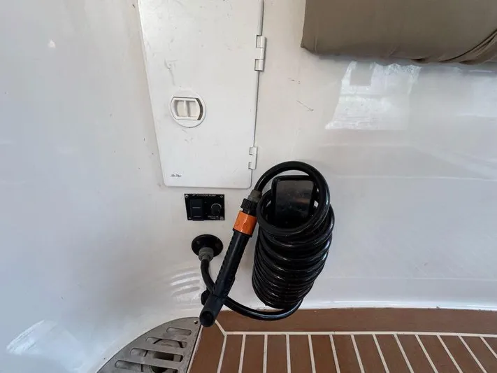 Honey Badger Yacht Photos Pics 1996 Sea Ray 400 Outdoor Hose