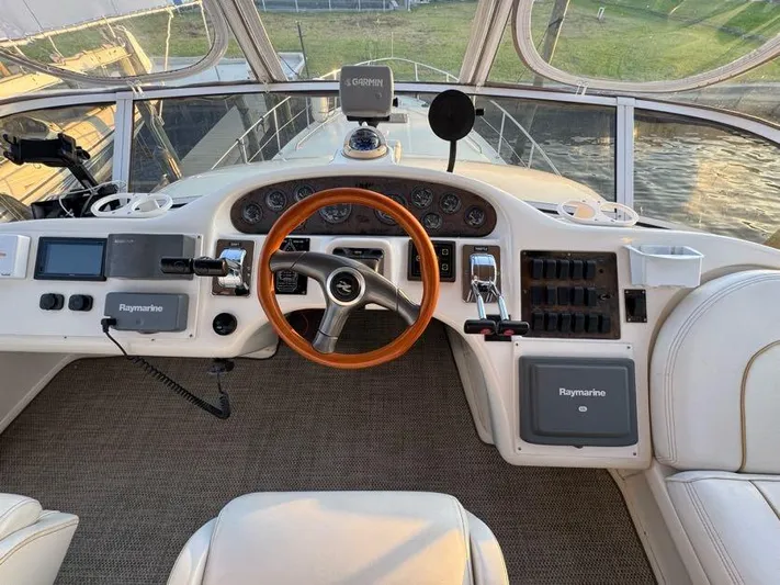 Honey Badger Yacht Photos Pics 1996 Sea Ray 400 Flybridge Helm