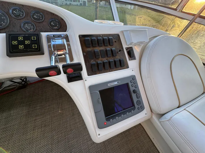 Honey Badger Yacht Photos Pics 1996 Sea Ray 400 Flybridge Helm