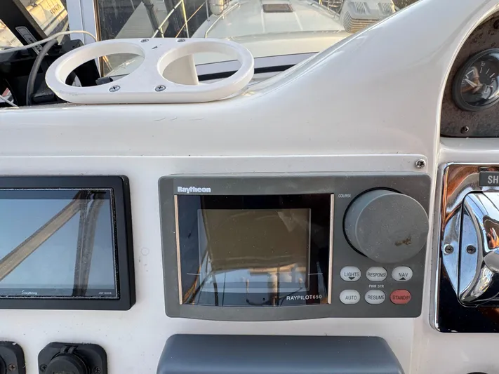 Honey Badger Yacht Photos Pics 1996 Sea Ray 400 Flybridge Helm