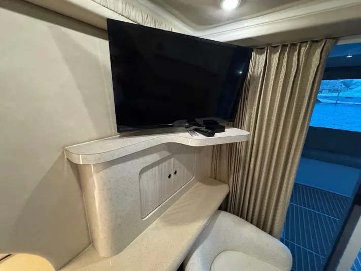 Honey Badger Yacht Photos Pics 1996 Sea Ray 400 Salon Entertainment