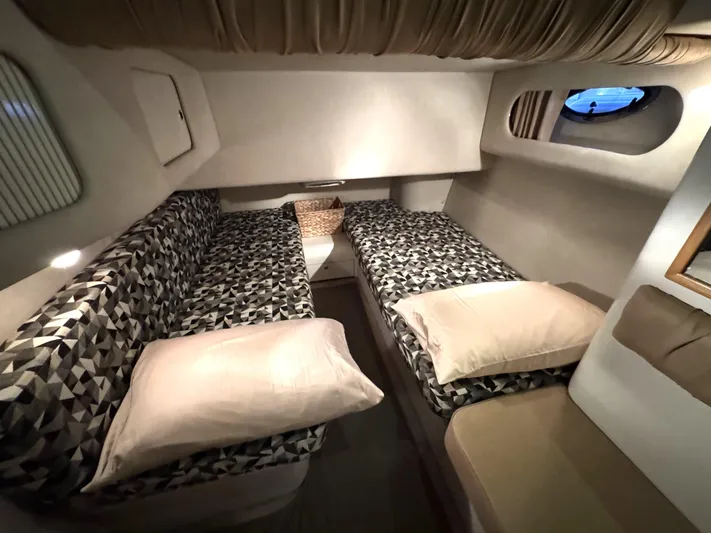 Honey Badger Yacht Photos Pics 1996 Sea Ray 400 VIP Stateroom