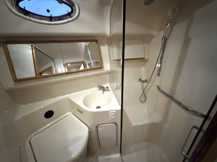 Honey Badger Yacht Photos Pics 1996 Sea Ray 400 VIP Head